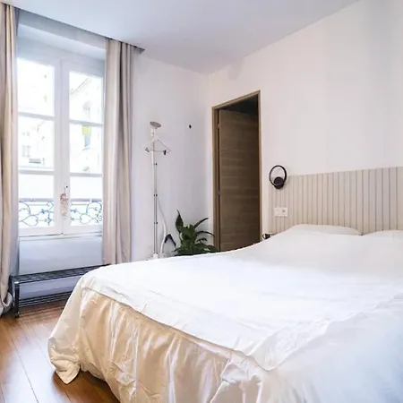Design, Proche Champs Elysees * Paris